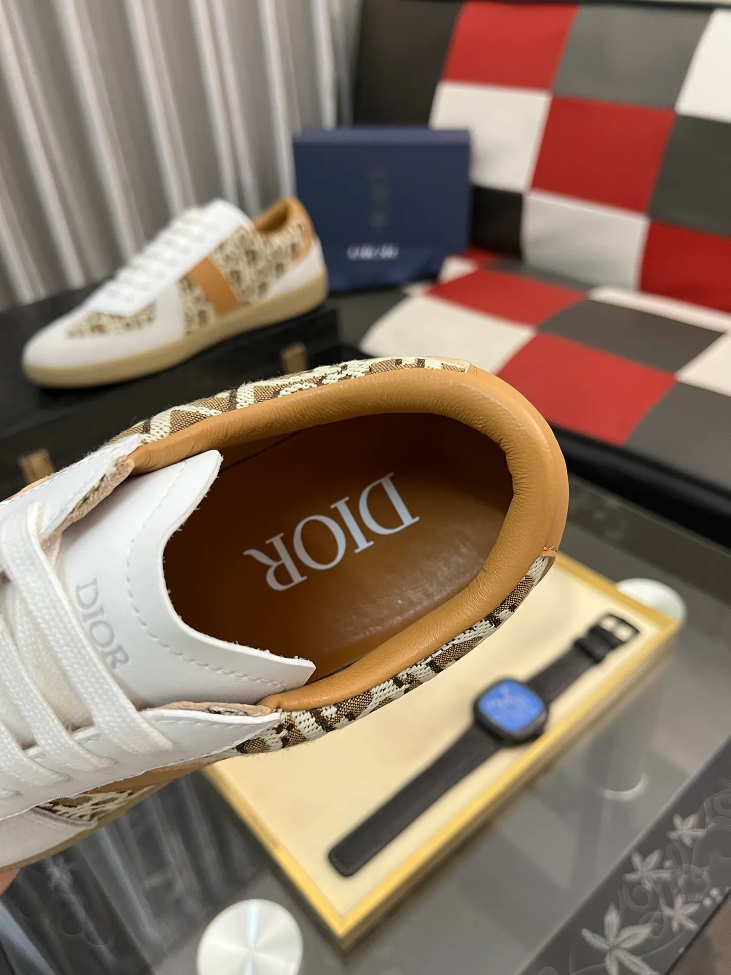 Men's shoes 💰380⌚️⌚️ 【Dior*DIAO】original quality.~ Unique modern style sneakers. 🏃A must-have casual shoe for trendy men😍😍 Original brand imported from Italy, imported original leather, sheep lining (refuses to discolor and grind feet) Sole: Original sole provided by the original factory, French lazy style design ⚠️Fit to the feet, original quality, super comfortable original sole. Code number: 38-445️⃣Colors available